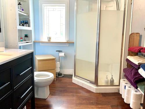 4893 Poplar Rd, Kamloops, BC - Indoor Photo Showing Bathroom