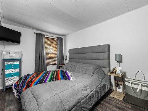 276 Walnut Ave, Kamloops, BC - Indoor Photo Showing Bedroom