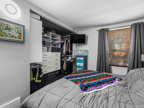 276 Walnut Ave, Kamloops, BC - Indoor Photo Showing Bedroom