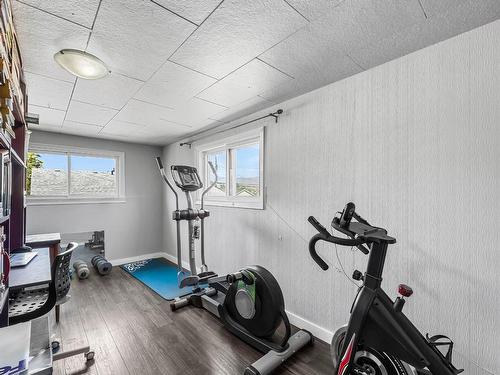 276 Walnut Ave, Kamloops, BC - Indoor Photo Showing Gym Room