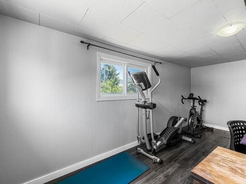 276 Walnut Ave, Kamloops, BC - Indoor Photo Showing Gym Room