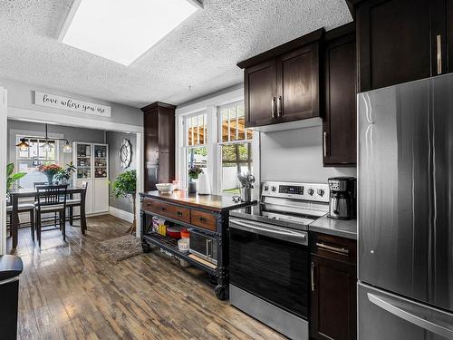 276 Walnut Ave, Kamloops, BC - Indoor Photo Showing Kitchen