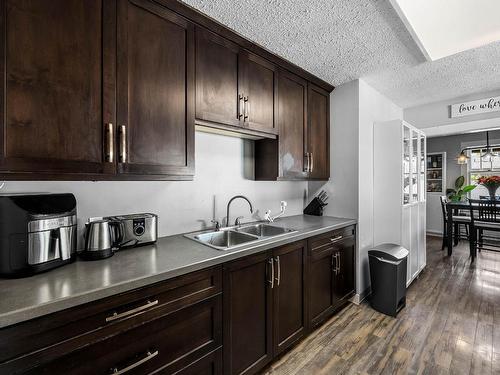 276 Walnut Ave, Kamloops, BC - Indoor Photo Showing Kitchen With Double Sink