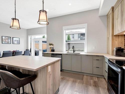 1351 Kinross Place, Kamloops, BC - Indoor Photo Showing Kitchen