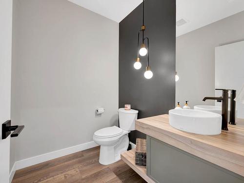 1351 Kinross Place, Kamloops, BC - Indoor Photo Showing Bathroom