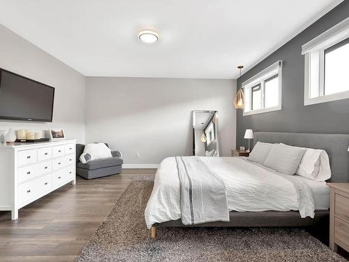 1351 Kinross Place, Kamloops, BC - Indoor Photo Showing Bedroom