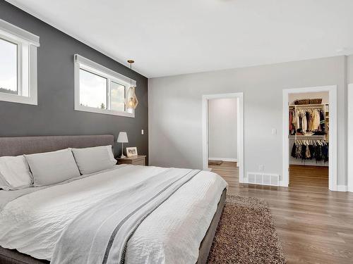 1351 Kinross Place, Kamloops, BC - Indoor Photo Showing Bedroom