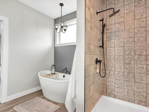 1351 Kinross Place, Kamloops, BC - Indoor Photo Showing Bathroom