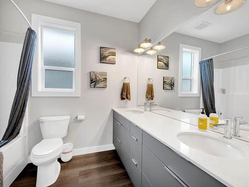 1351 Kinross Place, Kamloops, BC - Indoor Photo Showing Bathroom