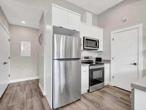 1351 Kinross Place, Kamloops, BC - Indoor Photo Showing Kitchen