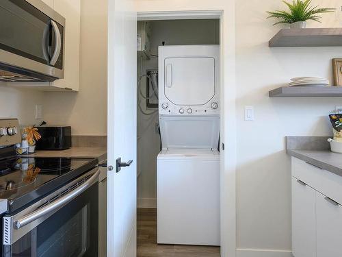 1351 Kinross Place, Kamloops, BC - Indoor Photo Showing Laundry Room