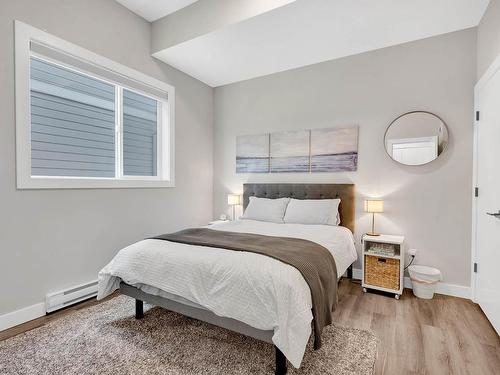 1351 Kinross Place, Kamloops, BC - Indoor Photo Showing Bedroom