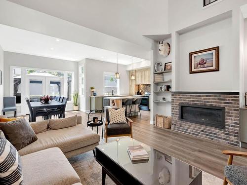 1351 Kinross Place, Kamloops, BC - Indoor Photo Showing Living Room With Fireplace