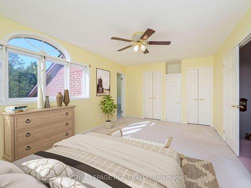 210 Green Briar Rd, New Tecumseth, ON - Indoor Photo Showing Bedroom