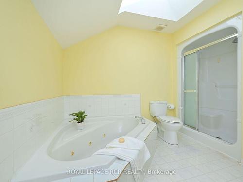 210 Green Briar Rd, New Tecumseth, ON - Indoor Photo Showing Bathroom