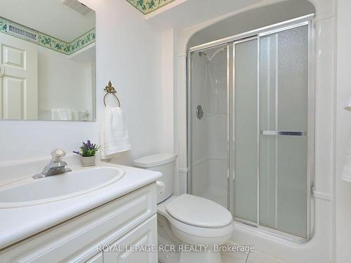 210 Green Briar Rd, New Tecumseth, ON - Indoor Photo Showing Bathroom