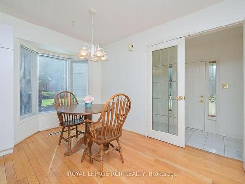 210 Green Briar Rd, New Tecumseth, ON - Indoor Photo Showing Dining Room