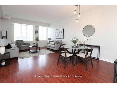 104-3531 Lake Shore Blvd W, Toronto, ON - Indoor Photo Showing Living Room