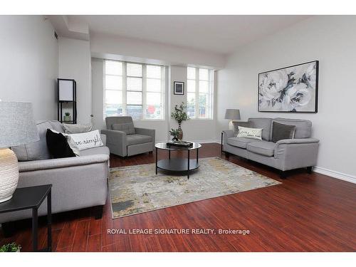 104-3531 Lake Shore Blvd W, Toronto, ON - Indoor Photo Showing Living Room