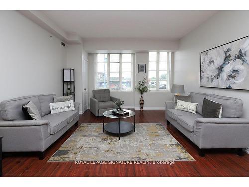 104-3531 Lake Shore Blvd W, Toronto, ON - Indoor Photo Showing Living Room