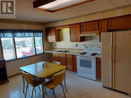 2621 5Th Street, Keremeos, BC - Indoor Photo Showing Kitchen With Double Sink