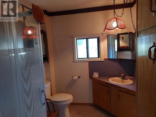 2621 5Th Street, Keremeos, BC - Indoor Photo Showing Bathroom