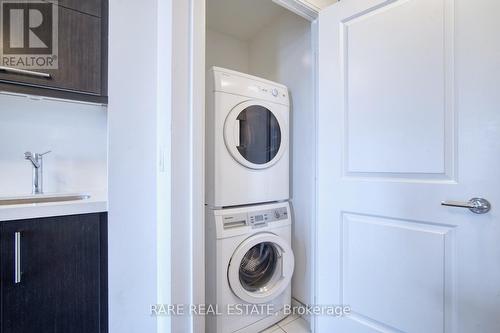 2801 - 65 St Mary Street, Toronto (Bay Street Corridor), ON - Indoor Photo Showing Laundry Room