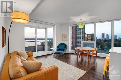 485 Richmond Road Unit#805, Ottawa, ON - Indoor Photo Showing Living Room