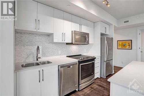 485 Richmond Road Unit#805, Ottawa, ON - Indoor Photo Showing Kitchen With Stainless Steel Kitchen With Double Sink With Upgraded Kitchen