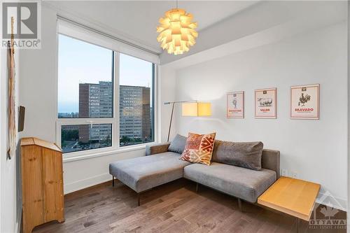 485 Richmond Road Unit#805, Ottawa, ON - Indoor Photo Showing Living Room