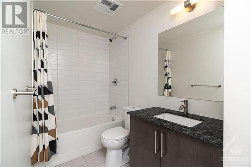 485 Richmond Road Unit#805, Ottawa, ON - Indoor Photo Showing Bathroom