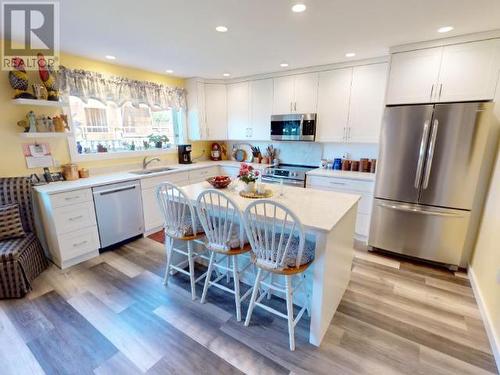 7324 Edgehill Crescent, Powell River, BC - Indoor Photo Showing Kitchen