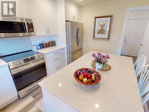 7324 Edgehill Crescent, Powell River, BC - Indoor Photo Showing Kitchen