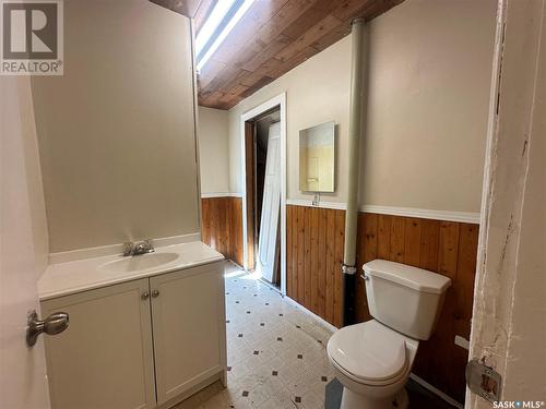 745 Athol Street, Regina, SK - Indoor Photo Showing Bathroom