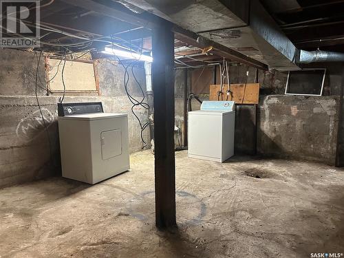 745 Athol Street, Regina, SK - Indoor Photo Showing Laundry Room