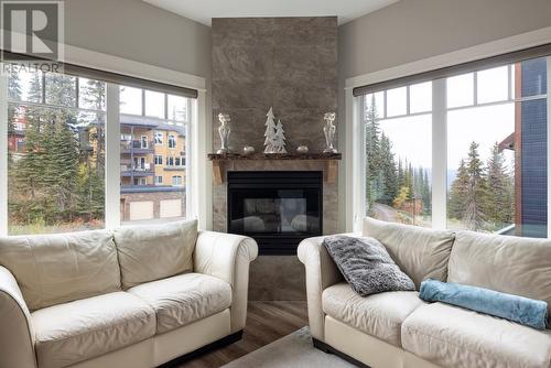 385 Monashee Road, Vernon, BC - Indoor Photo Showing Living Room With Fireplace