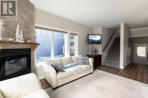 385 Monashee Road, Vernon, BC - Indoor Photo Showing Living Room With Fireplace