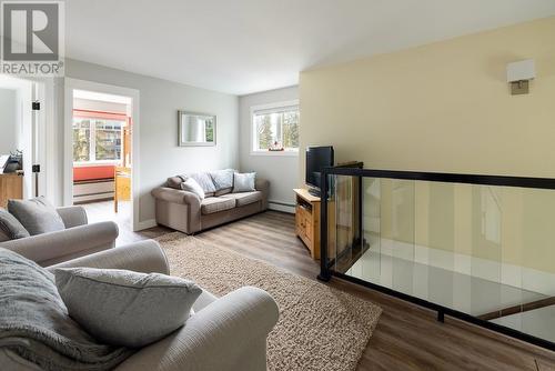 385 Monashee Road, Vernon, BC - Indoor Photo Showing Living Room