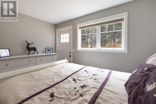 385 Monashee Road, Vernon, BC - Indoor Photo Showing Bedroom