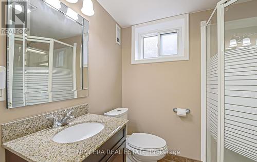 494 Oshawa Boulevard, Oshawa (O'Neill), ON - Indoor Photo Showing Bathroom