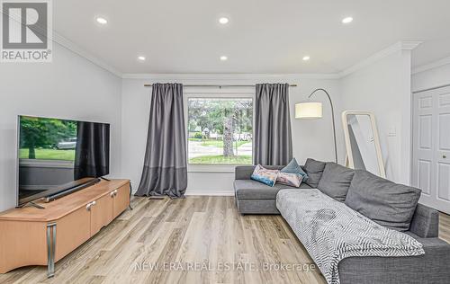 494 Oshawa Boulevard, Oshawa (O'Neill), ON - Indoor Photo Showing Living Room