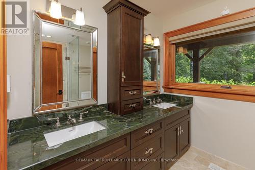 8429 Poplar Side Road, Clearview, ON - Indoor Photo Showing Bathroom