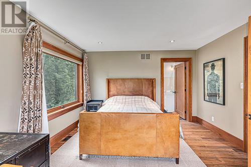 8429 Poplar Side Road, Clearview, ON - Indoor Photo Showing Bedroom