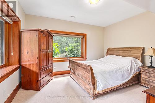 8429 Poplar Side Road, Clearview, ON - Indoor Photo Showing Bedroom