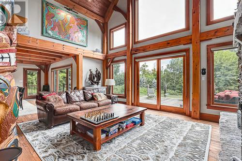 8429 Poplar Side Road, Clearview, ON - Indoor Photo Showing Living Room