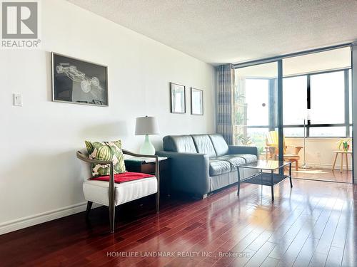 1018 - 75 Bamburgh Circle, Toronto (Steeles), ON - Indoor Photo Showing Living Room