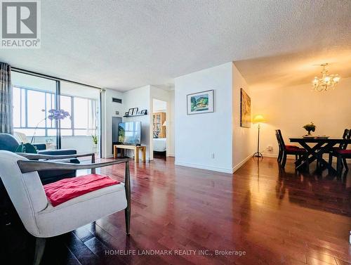 1018 - 75 Bamburgh Circle, Toronto (Steeles), ON - Indoor Photo Showing Living Room