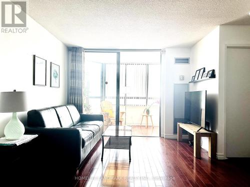 1018 - 75 Bamburgh Circle, Toronto (Steeles), ON - Indoor Photo Showing Living Room