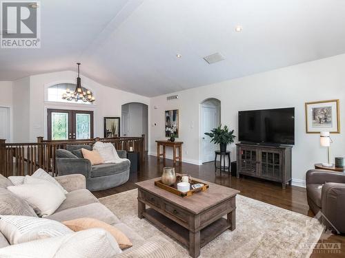 50 Frances Colbert Avenue, Ottawa, ON - Indoor Photo Showing Living Room