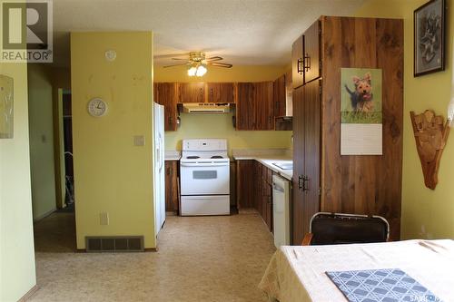 223 2Nd Street W, Climax, SK - Indoor Photo Showing Kitchen